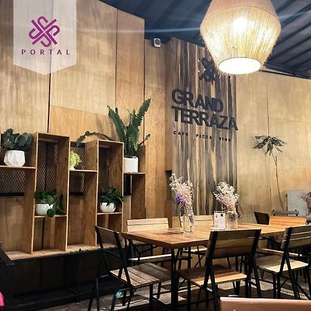 Hotel Portal & Suites Ciudad Hidalgo エクステリア 写真